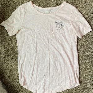 Cute pink “I love brew” t-shirt.